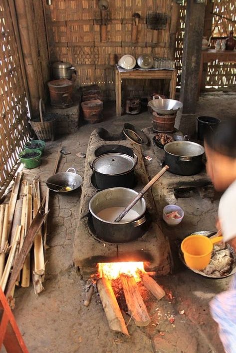 Village Kitchen Ideas, Village Kitchen, Old Fashioned Kitchen, Dirty Kitchen, Mud House, Rocket Stove, Cob House, Indian Kitchen, Fire Cooking