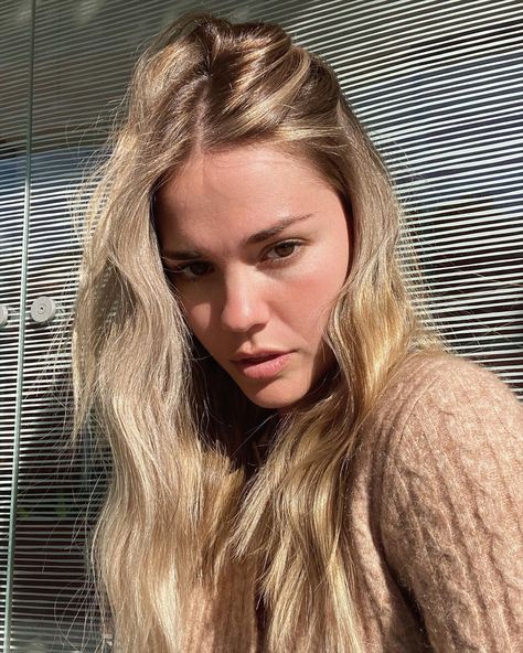 Maia Mitchell on Instagram: “🌞” Maia Mitchell Blonde, Maia Mitchell Hair, Grace Ivers, Maia Mitchell, Hair Inspiration Color, Hair Inspo Color, Summer Hairstyles, Wavy Hair, New Hair