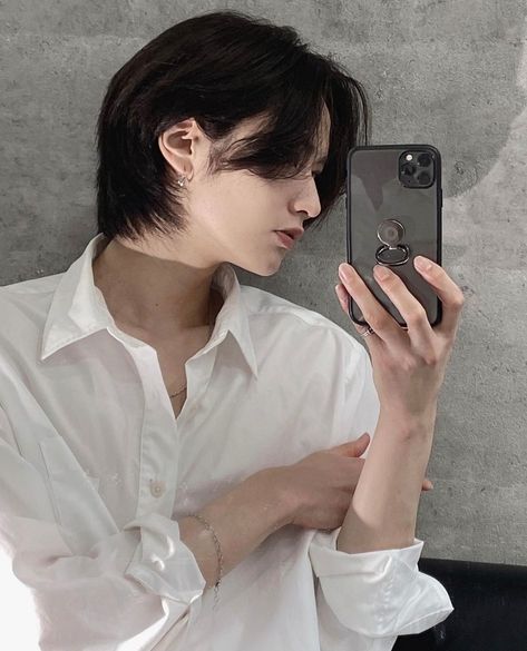 Boy Cut For Women, Layer Mullet, Man's Hairstyle, Buzz Cut Hairstyles, Korean Men Hairstyle, Pixie Haircut For Round Faces, Long Pixie Hairstyles, Boy Cut, Hair Style Korea