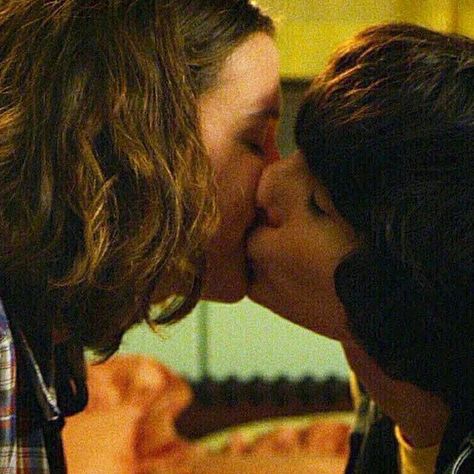 Mileven mike and eleven kiss in season 3 of stranger things Mike And Eleven Kiss, Mileven Kiss, Stranger Things Mike Eleven, Mike And Eleven, Stranger Things Monster, Stranger Things Upside Down, Stranger Things Dustin, Stranger Things Mike, Stranger Things Max