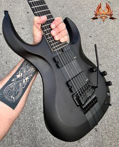 Black Electric Guitar Aesthetic, Electric Guitar Aesthetic, Aesthetic Guitar, Guitar Aesthetic, Black Electric Guitar, Electric Guitar Design, Guitar Obsession, Guitar Pics, Cool Electric Guitars