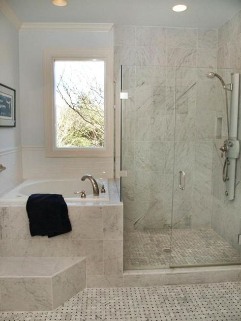 22 Small Bathroom Remodeling Ideas Reflecting Elegantly Simple Latest Trends Small Soaking Tub, Bathroom Tub Shower Combo, Tub Remodel, Clawfoot Tub Shower, Small Bathtub, Bathroom Tub Shower, Japanese Soaking Tubs, Small Tub, Small Remodel