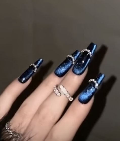 Navy Blue Nails With Diamonds, Midnight Blue Acrylic Nails, Dark Blue Acrylics, Dark Blue Sparkly Nails, Dark Blue And Black Nails, Nails For Formal Event, Black And Blue Nail Ideas, Blue Black Nails, Blue And Black Nails