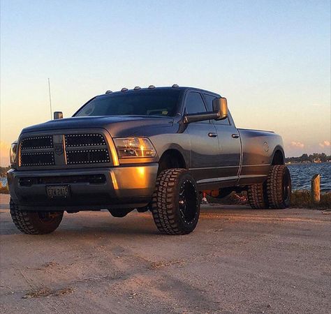 Sweet Colored Dodge Cummins! Stands out in a different way. Dodge Dually, Cummins Diesel Trucks, Pickup Trucks Camping, Dodge Diesel Trucks, Dodge Diesel, Trucks Lifted Diesel, Dually Trucks, Custom Pickup Trucks, Dodge Rams