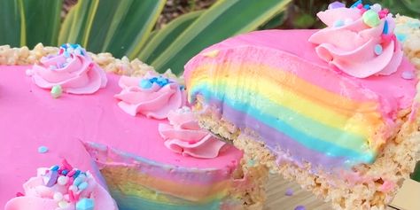 Learn how to make a rainbow unicorn cheesecake. It was created by Instagram foodies @soflofooodie who are known for creating unicorn-inspired desserts. Unicorn Cheesecake, Rainbow Cheesecake, Fancy Deserts, Unicorn Party Food, Unicorn Desserts, Lollipop Cake, Deco Ballon, Make A Rainbow, Unicorn Themed Birthday Party