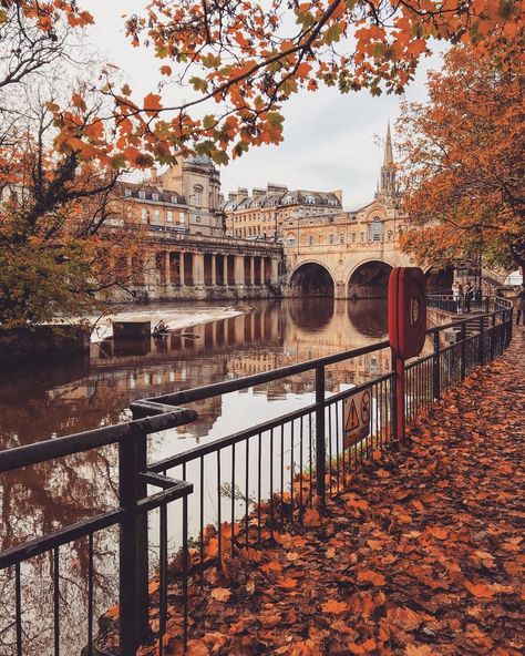 Annalise’s Adventures, Bath 🇬🇧 on Instagram: “Autumn now in full swing! 🍂🍁 . . . . . #bathuk #bathcity #bath #igersbath  #bathlove #cityofbath #visitbath #visitengland #visituk…” Fall Uk Aesthetic, Autumn In England United Kingdom, Bath Uk Aesthetic, Bath England Aesthetic, London Autumn Aesthetic, Autumn In England, Autumn England, Dreamy Locations, September Inspiration