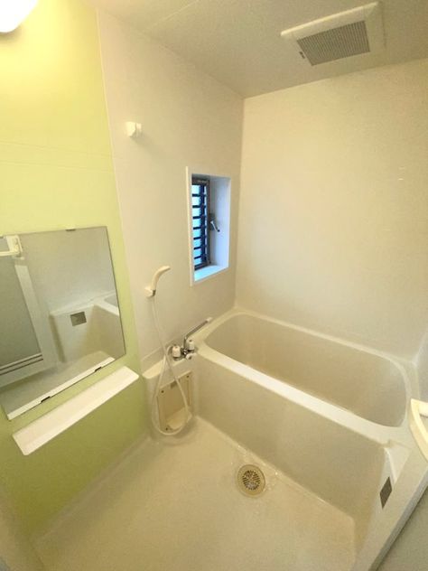 Japanese Apartment Bathrooms Explained - Blog Tiny Japanese Bathroom, Japanese Themed Bathroom, Bathroom Small Apartment, Japan Small Apartment, Japanese Apartment Kitchen, Japanese Apartment Aesthetic Bathroom, Japanese Bath House Aesthetic, Small Japanese Bathtub, Apartment Bathrooms