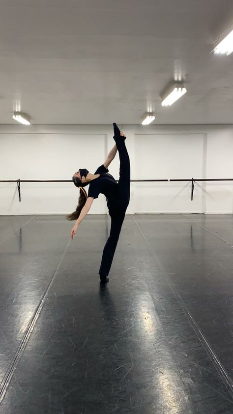 Jazz Dancers Aesthetic, Jazz Dance Aesthetic, Dancer Aesthetic, Ballerina Workout, Dance Motivation, Dance Aesthetic, 2023 Goals, Future Job, Dancing Aesthetic