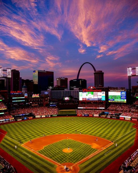 St. Louis Bush Stadium Tuff Pics, Baseball Aesthetic, Cardinals Wallpaper, St Louis Arch, Tennessee Volunteers Football, Baseball Wallpaper, Mlb Stadiums, Busch Stadium, St Louis Cardinals Baseball