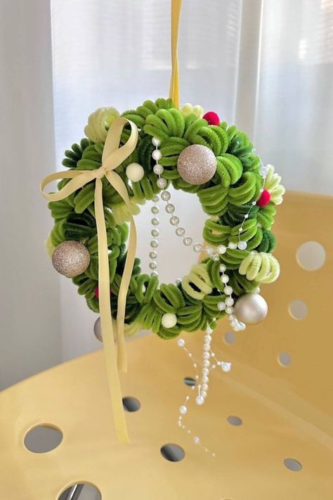 Fall Wreath Wreath Hat Faux Maple Wood Beads For Front Door Christmas Decoration Table Flower Centerpieces, Small Christmas Wreath, Purple Basket, Front Door Christmas, Wreath For Door, Front Door Christmas Decorations, Artificial Christmas Wreaths, Flower Bouquet Diy, Pipe Cleaner Crafts