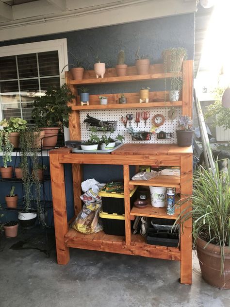 Potting Station Diy, Garden Work Bench, Potting Bench Ideas, Timothy Green, Diy Potting Bench, Potting Bench Plans, Potting Station, Outdoor Potting Bench, Garden Station