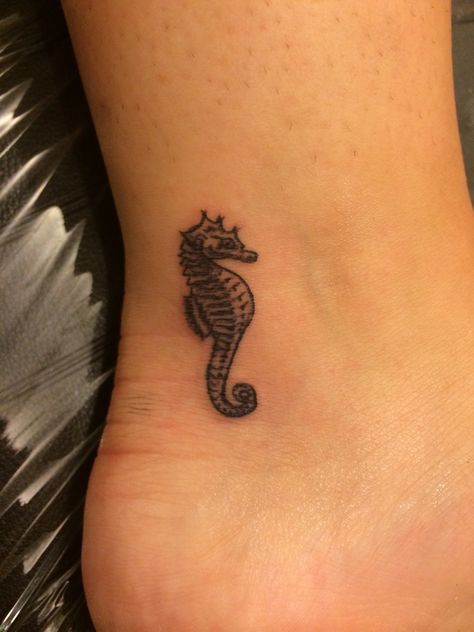 I finally got my seahorse ☺️. #tattoo #seahorse #small YAYYY. Small Sea Horse Tattoo, Seahorse Ankle Tattoo, Seahorse Tattoo Tiny, Small Seahorse Tattoo, Sea Horse Tattoo, Middle Finger Tattoos, Black Line Tattoo, Small Foot Tattoos, Seahorse Tattoo