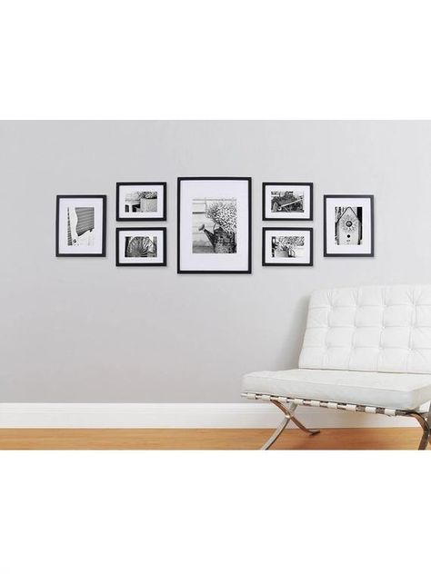 Photo Frame Layout, Photo Frames Wall, Picture Wall Living Room, Collage Black, Picture Gallery Wall, Frame Layout, Frames Wall, Family Photo Frames, Photo Wall Gallery