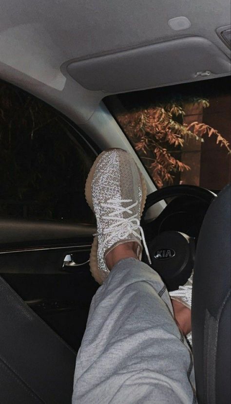 Yezzy Shoes 350, Drip Shoes, Insta Wallpaper, Phone Apps Iphone, Outfits Girl, Yeezy 350, Hype Shoes, Yeezy Shoes, Swag Shoes