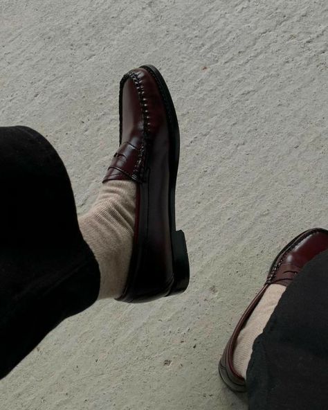 Brown Loafers Men, Sam Reid, Shoes And Socks, Paris Mode, Vintage Versace, Brown Loafers, Swag Shoes, Slingbacks, Mode Inspo