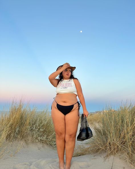 j’adore cowboys Poses For Fat Women, Jorts Summer Outfits, Love My Body, Body Positive, Body Poses, Body Love, Women Plus Size, Pose Reference Photo, Curvy Outfits