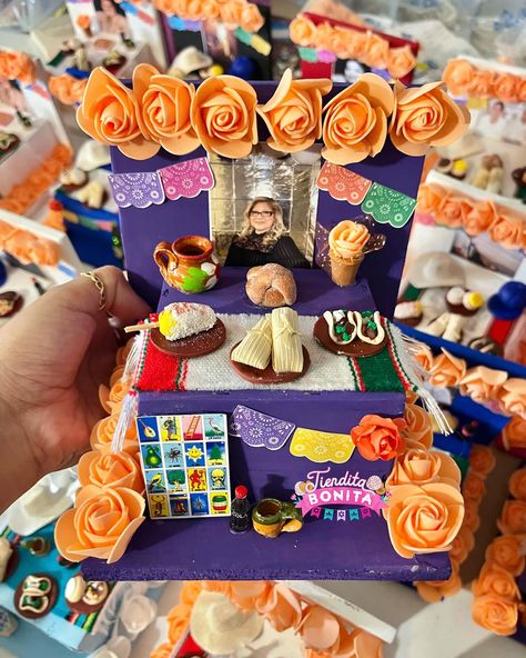 Currently working on Altares 🥹💕 So many beautiful mini Altares 🥹🥹 Día de muertos collection launch 09.16.24 ⏰ www.tienditabonitashop.com🛒🛍️ #latina #latinabusinessowner #latinabusiness #latinaboss #latinaownedbusiness #latinaowned #latinablogger #latinabloggers #diadelosmuertos #diademuertos #altares #altar #altardiademuertos #ofrenda #ofrendasmexicanas #ofrendadiademuertos #mexico #méxico #mexicocity #cdmx #mexicolindo Dia De Los Muertos Altar Ideas Diy Small, Ofrenda Diy, Mini Ofrenda, Mini Altar, Colored Clay, 1st Birthday Decorations, Día De Muertos, Diy Small, Dia De Muertos