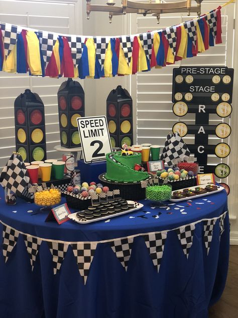 Race car party! Racing Party Ideas, Race Car Birthday Decorations, Racing Birthday Party, Race Car Party Decorations, Hotwheels Birthday Party, Cars Birthday Party Decorations, Race Car Themes, Car Themed Parties, Car Birthday Theme