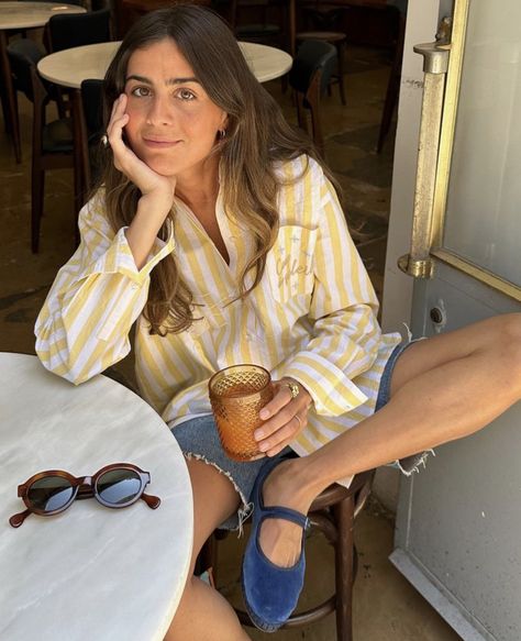 Portuguese Street Style
Portuguese Fashion Victoria Montanari, Victoria Magrath Outfits, Zara Striped Cardigan Outfit, Oversized V-neck Cardigan For Vacation, Sorrento Victoria, Outfit Estate, Scandi Summer, Instagram Coffee, Beach Outfits