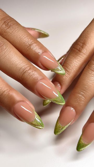 Green Glitter Gel Nails, Almond Nails Cateye, Reflective Cat Eye Nails, Cat Eye French Tip Nails Almond, Magnet Gel Nails, Cat Eye Magnetic Nails, Magnetic Glitter Nails, Magnetic French Tip Nails, Magnetic Nail Designs