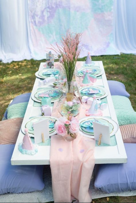 Mermaid Picnic, Mermaid Birthday Party Decorations, Mermaid Theme Birthday Party, Magical Mermaid, Tafel Decor, Mermaid Theme Party, Mermaid Parties, Mermaid Theme Birthday, Table Set Up