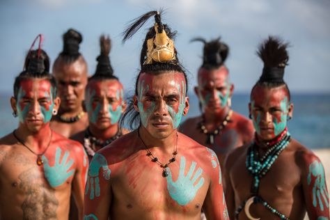 The History of the Sacred Mayan Journey Mayan Hairstyles, Mayan Fashion, Mesoamerican Culture, Mayan Princess, Maya People, Mayan Warrior, Mayan Women, Tribes Man, Mayan People