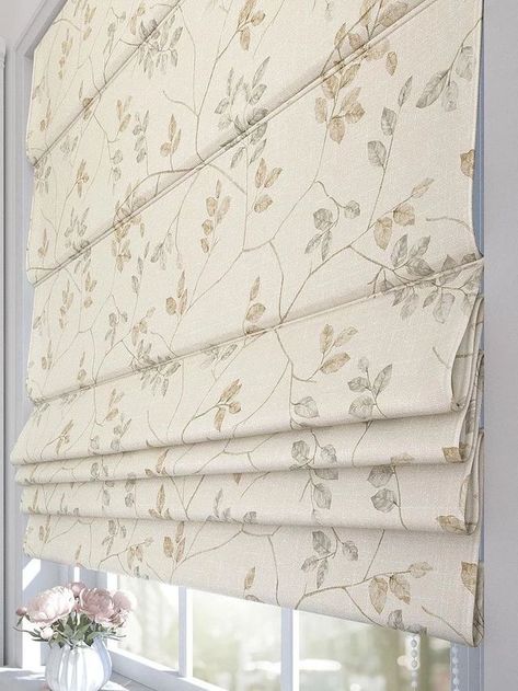 Roman Blinds For Windows Living Rooms, Roman Blinds Beige, Modern Blinds For Windows Bedrooms, Roman Shade Living Room, Bedroom Roman Blinds, Modern Roman Blinds, Roman Blinds Bedroom, Roman Shades Living Room, Curtain Shades