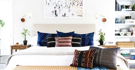 Want to catch some peaceful z's? Style your boudoir like these gender-neutral bedrooms and sleep sound. Read on to see which one is your favorite. Light Bedrooms, Bohemian Bedrooms, Gender Neutral Bedrooms, Condo Bedroom, Neutral Bedrooms, Eclectic Bedroom, Subway Tiles, Primary Bedroom, Bohemian Bedroom