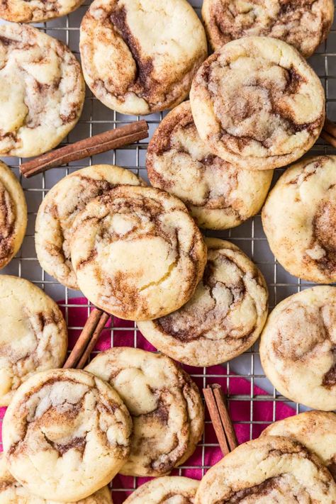 My cinnamon cookies are infused with a gorgeous brown sugar cinnamon swirl. They look and taste gourmet but are so easy to make with NO chilling required! Cinnamon Cookies Recipes, Sugar Spun Run, Easy Royal Icing Recipe, Cinnamon Sugar Cookies, Cinnamon Roll Cookies, Brown Sugar Cookies, Cookies Sugar, Cinnamon Cookies, Royal Icing Recipe