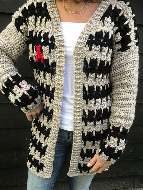 It would be nice to make this for Myles Cat Bag Pattern, Cat Bag Crochet, Cat Stitch, Crocheted Cardigan, Gilet Crochet, Crochet Cardigan Sweater, Stylish Tops For Women, Trendy Fashion Tops, Crochet Motifs