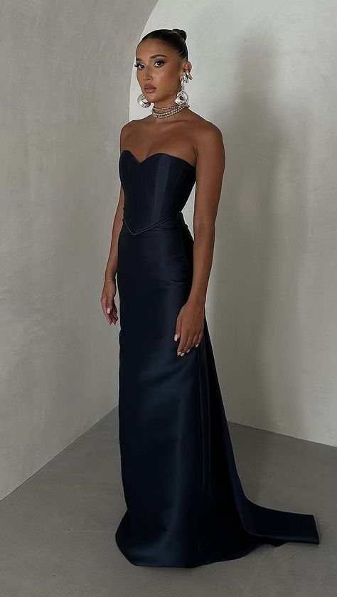 Long Soiree Dresses, Black Soiree Dress, Black Tie Women, Event Fits, Alien Superstar, Money Wedding, Gala Dress, Gala Outfit, Big Dresses