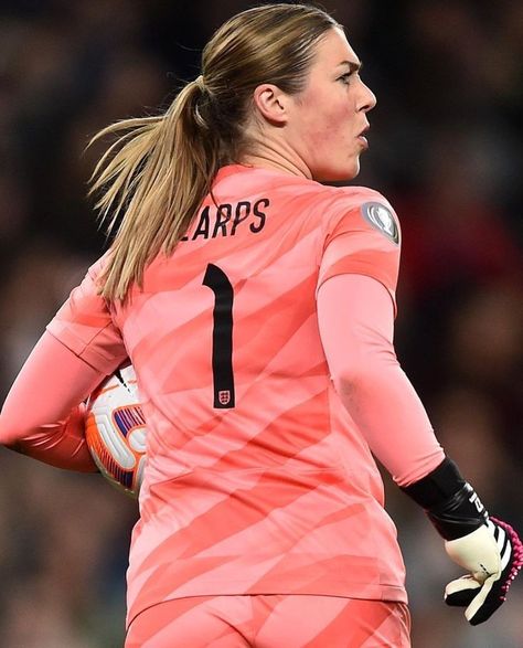 Mary Earps England, Mary Earps Wallpaper, Mary Earps Football, Chloe Kelly, Mary Earps, There's Something About Mary, England Ladies Football, Female Football, Female Football Player