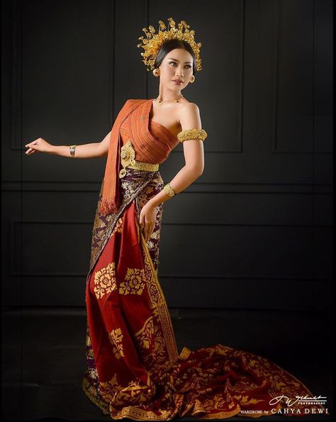 Bali Traditional Dress, Indonesian Traditional Clothes Women, Indonesian Costume Traditional, Indonesian Fashion Traditional, Indonesian Outfit Traditional, Indonesia Traditional Dress, Bali Traditional Clothes, Traditional Indonesian Clothing, Indonesian Traditional Clothes