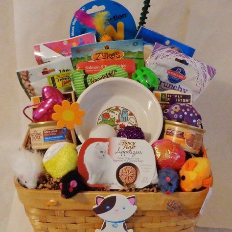 Pet Basket For Raffle, Cat Raffle Basket Ideas, Cat Themed Gift Basket, Cat Gift Basket Ideas, Cat Gift Basket, Cottage Dog, Pet Gift Basket, Tiki Cat, Theme Baskets