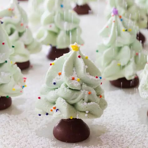 Meringue Christmas Trees | America's Test Kitchen Meringue Christmas Tree, Skyrim Birthday, Meringue Christmas, Whipped Egg Whites, Christmas Cookies And Candy, Christmas Tree Food, Baked Meringue, Caramel Chocolate Bar, Cookie Toppings