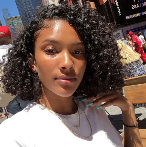 Like what you see, follow me.! PIN: @IIjasminnII✨GIVE ME MORE BOARD IDEASS Curly Hair With Braids, Braids On The Side, Wigs Curly Hair, Hair With Braids, Wigs Curly, Curly Hair Braids, Curly Clip Ins, Curly Bob Wigs, Pelo Afro