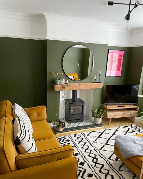 70s Bedroom, Green Walls Living Room, Log Burner Living Room, Dark Green Living Room, Green Living Room Decor, Victorian Living Room, Living Room Renovation, Cosy Living, Aesthetic Home Decor