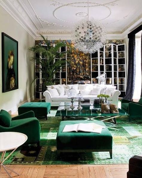 Emerald Green Rooms, Emerald Green Decor, Old World Interiors, Interior Design Minimalist, Green Furniture, Design Salon, Living Room Green, Green Interiors, Design Del Prodotto