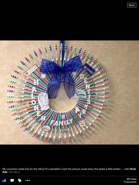 Cute Dental Office Christmas Wreath Dental Christmas Tree Ideas, Dental Gifts Ideas Diy, Dental Christmas Decorations, Christmas Dental Office Decor, Dental Christmas Decor, Cute Dental Office, Dental Decorations, Dental Crafts, Office Christmas Games