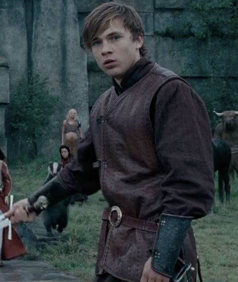 Prince Caspian Icon, Narnia Peter Pevensie, Edmund Pevensie Prince Caspian, Narnia Peter, Peter Pensive Narnia, Narnia Magicians Nephew, Narnia Cast, Narnia Quotes, Peter Pevensie