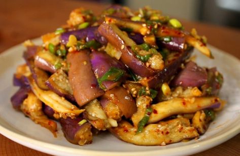 Namul Recipe, Eggplant Side Dishes, Maangchi Recipes, Steamed Eggplant, Cibo Asiatico, Korean Side Dishes, Eggplant Dishes, Korean Dishes, Food Combining