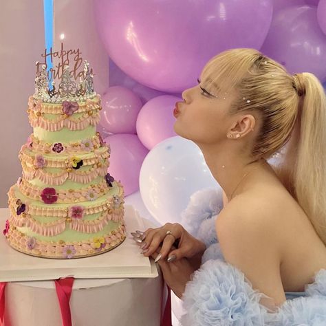 Happy Birthday Icons, Birthday Icon, Birthday Pins, Cherry Baby, Dara Kpop, Pretty Birthday Cakes, Black Pink Instagram, Lalisa Manobal, Rosé Blackpink