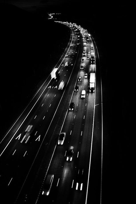 Freeway Kollage Konst, Tapeta Harry Potter, Wallpaper Hitam, Black And White Photo Wall, Black And White Picture Wall, Haiwan Lucu, Random Aesthetic, Foto Tips, Gray Aesthetic