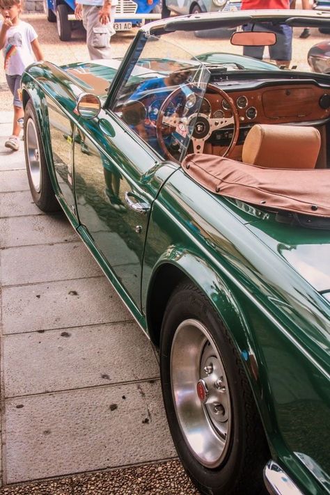 Triumph Cars, Triumph Tr6, Triumph Spitfire, Vintage Sports Cars, British Sports, British Racing Green, British Sports Cars, Classic Sports Cars, Classy Cars