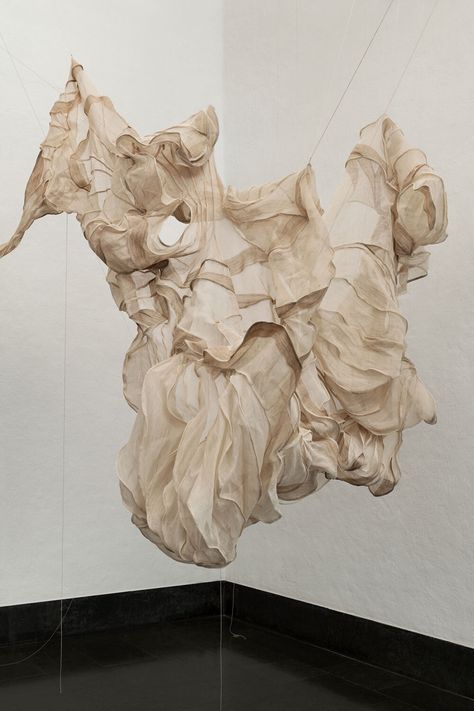 Sculptural flowing textile art by Diana Orving - Eclectic Trends Plaster Ideas, Diana Orving, Mobile Sculpture, Textile Sculpture, Sculpture Park, A Level Art, Art Installation, Sculpture Installation, School Art