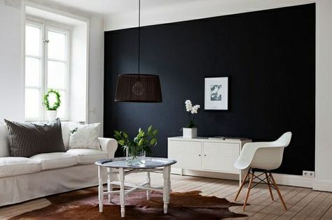 5 idées pour oser le mur noir en décoration | NIGHTLIFE.CA Black Walls Living Room, Light Walls, Hall Room, Interior Wall Paint, Inspiring Interiors, Deco Stickers, Dark Walls, Dark Wall, Dark Light