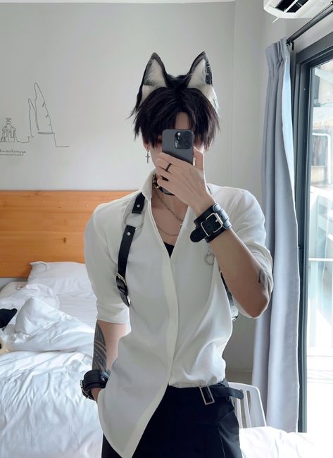 Cat Boy Aesthetic, Weian Vann, Spy Outfit, Hot Biker Guys, Dark Academia Outfits, Black Outfit Men, Gay Outfit, Academia Outfits, Handsome Asian Men