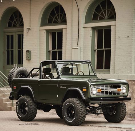 Green Sick Cars, Classic Bronco, Classic Ford Broncos, Ford Broncos, Classy Cars, 4x4 Trucks, Pretty Cars, Diesel Trucks