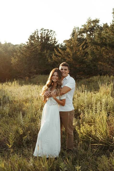 Engagement Photos In Dress, Casual Fall Couples Photoshoot, Romantic Field Photoshoot, Engagement Photos Outfits Field, Save The Date Outfit Ideas Fall, Engagement Session Poses Picture Ideas, Shy Couple Photoshoot, Engagement Pictures In Field, Spring Engagement Shoot