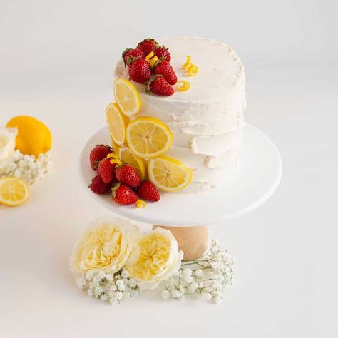 Lemon Cake With Fruit On Top, Lemon Strawberry Cake Decoration, Easy Strawberry Lemon Cake, Strawberry Lemon Wedding Cake, Strawberry Lemon Birthday Cake, Lemon And Strawberry Cake, Lemon Cake Decoration Ideas, Lemon Layered Cake, Lemon Strawberry Cake